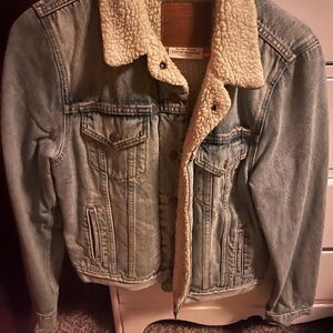 Levi's Light Blue Denim Jacket with Cream Sherpa Lining